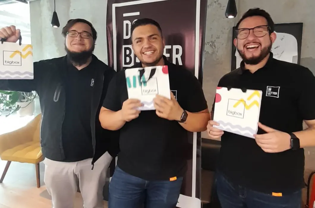 77eed4d4-d95b-40c8-8cdf-00282ee76844 - copia (2)